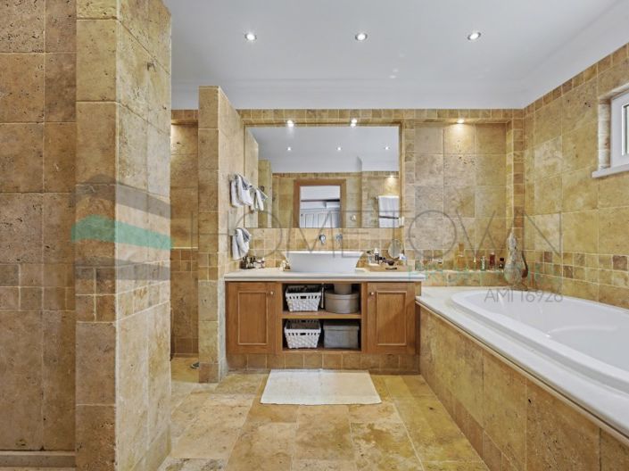 Image No.24-4 Bed House for sale