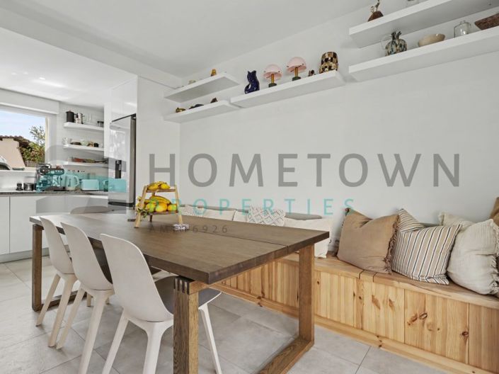 Image No.10-3 Bed House for sale