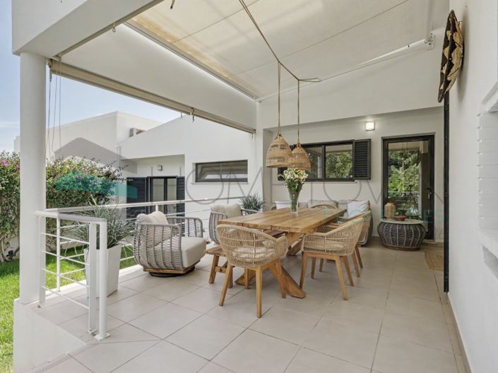 Image No.10-3 Bed House for sale