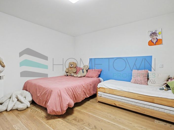 Image No.18-4 Bed House for sale