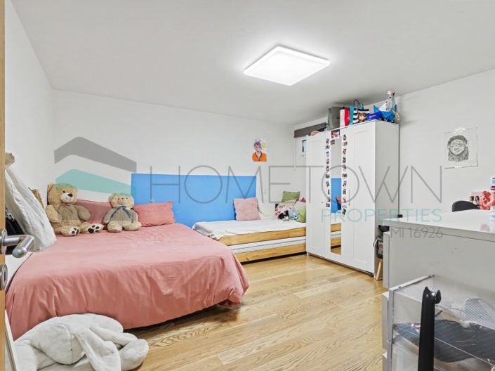 Image No.19-4 Bed House for sale