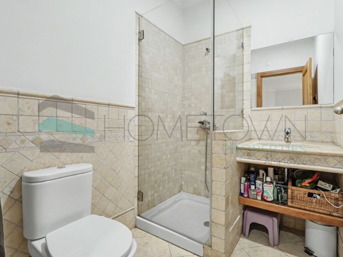 Image No.27-4 Bed House for sale