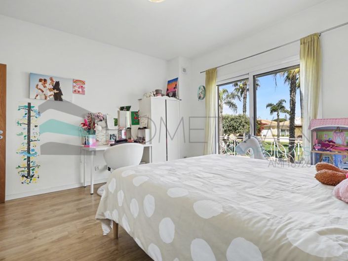 Image No.38-4 Bed House for sale