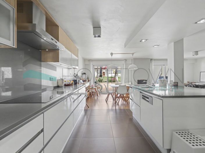 Image No.7-4 Bed House for sale