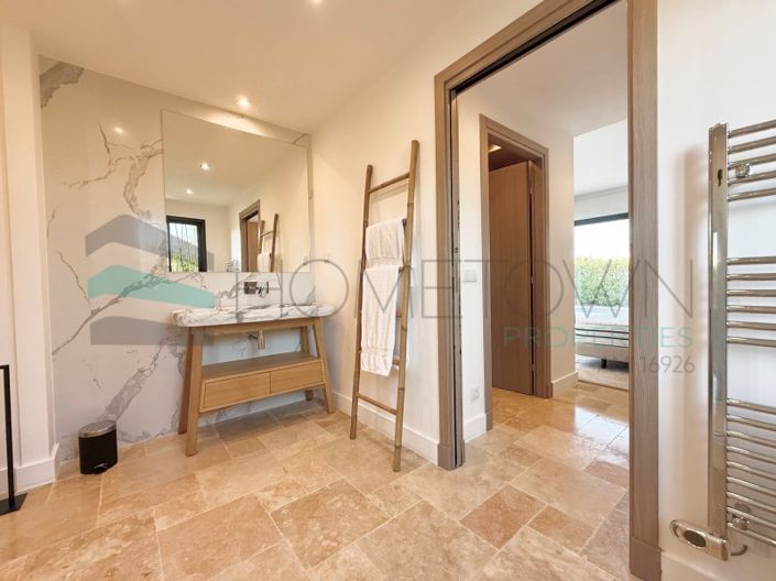 Image No.19-3 Bed House for sale