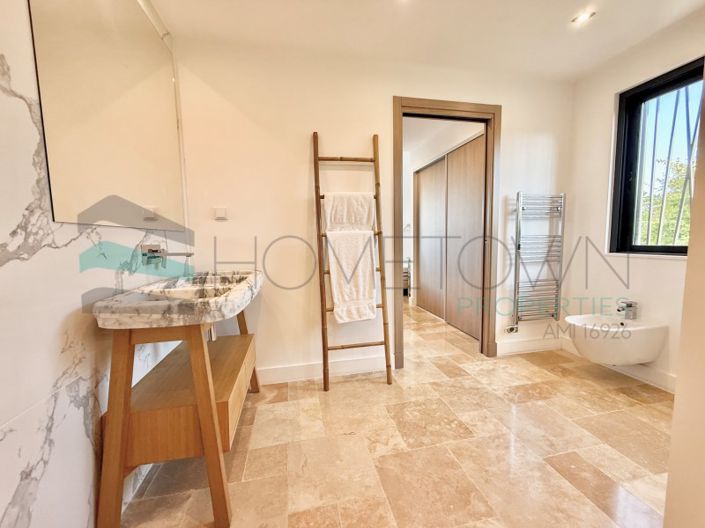 Image No.24-3 Bed House for sale