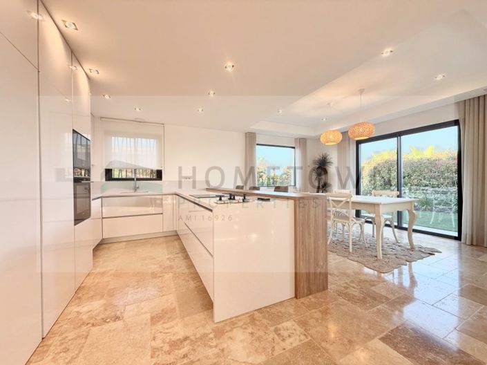 Image No.3-3 Bed House for sale