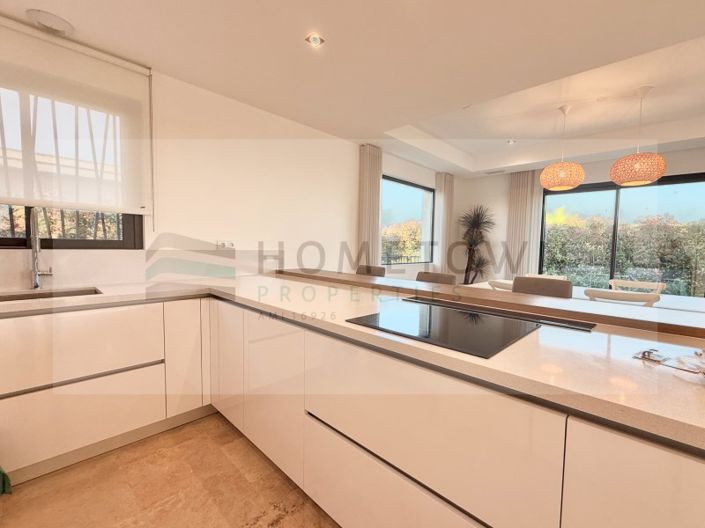 Image No.8-3 Bed House for sale
