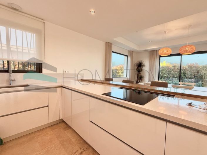 Image No.9-3 Bed House for sale