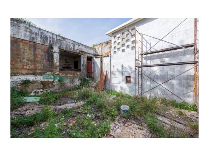 Image No.21-4 Bed House for sale