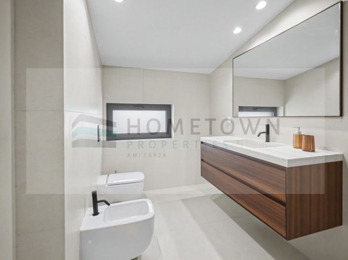 Image No.24-4 Bed House for sale