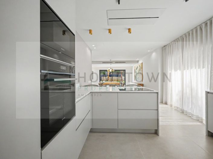 Image No.5-4 Bed House for sale
