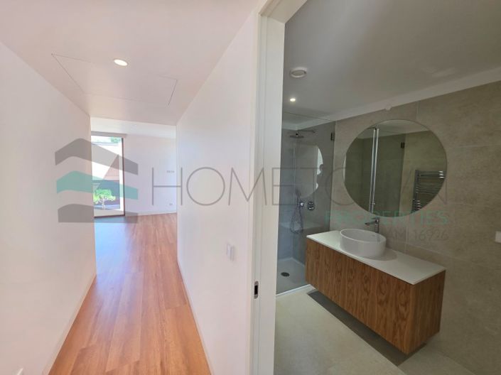 Image No.17-3 Bed House for sale