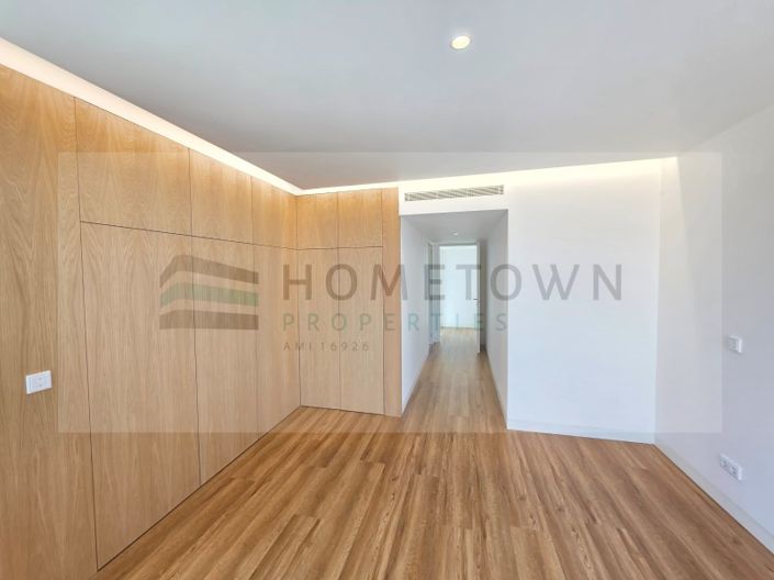 Image No.18-3 Bed House for sale