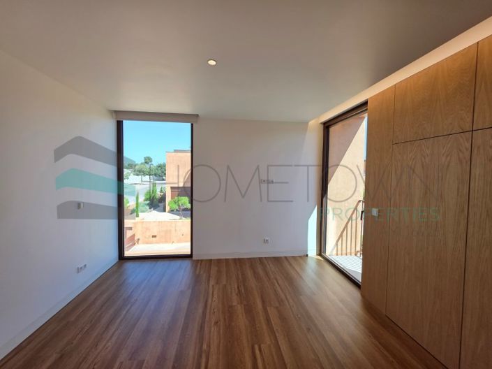 Image No.21-3 Bed House for sale