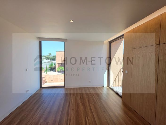 Image No.22-3 Bed House for sale
