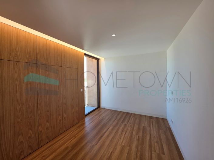 Image No.25-3 Bed House for sale