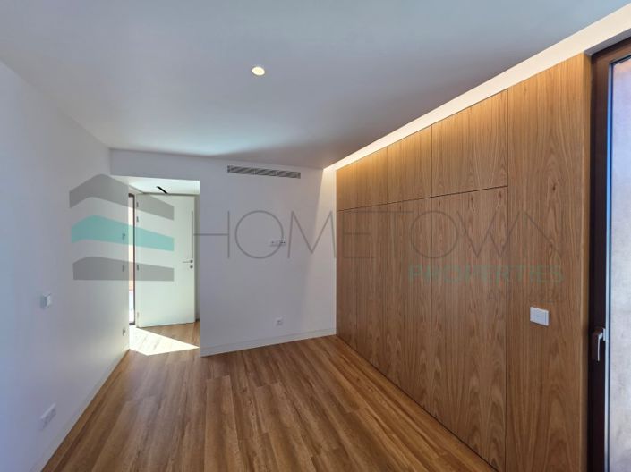 Image No.26-3 Bed House for sale