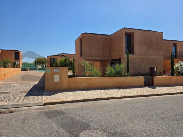 Image No.34-3 Bed House for sale