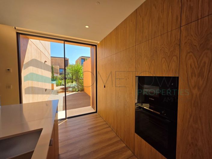 Image No.8-3 Bed House for sale