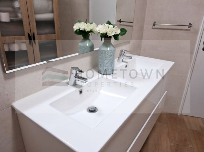 Image No.17-3 Bed House for sale