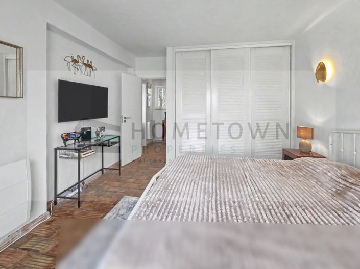 Image No.18-4 Bed House for sale
