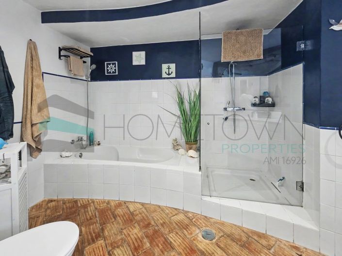 Image No.20-4 Bed House for sale