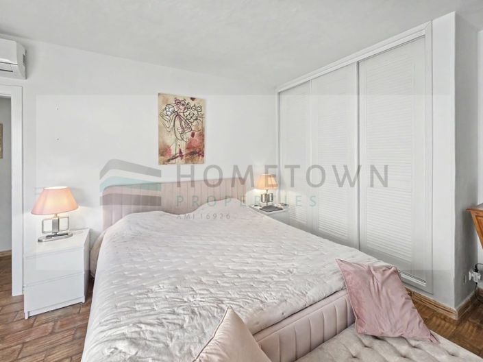 Image No.20-4 Bed House for sale