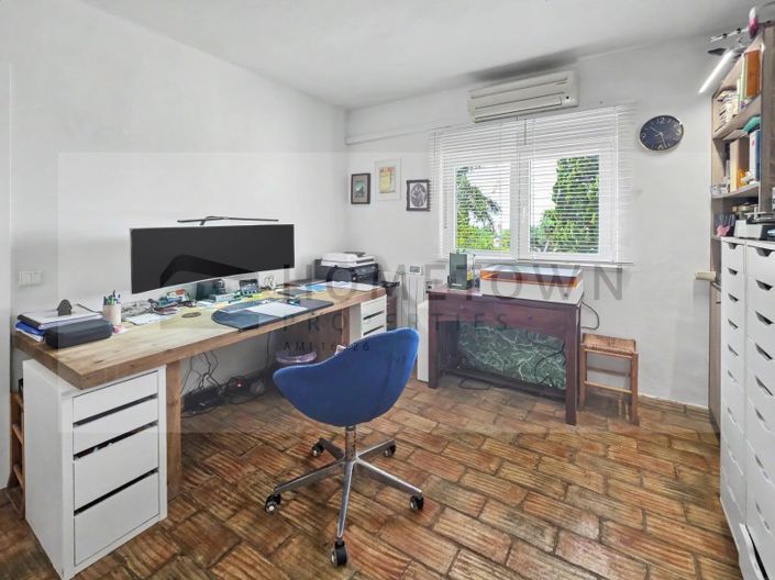 Image No.27-4 Bed House for sale