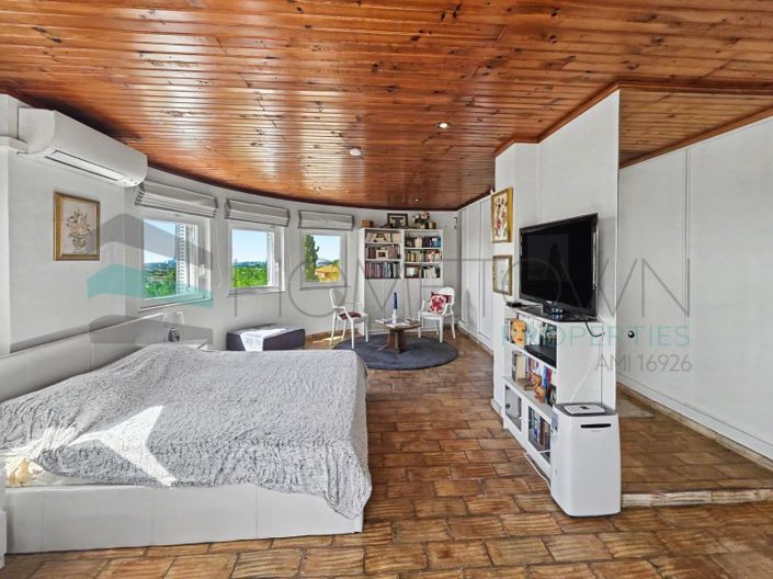 Image No.30-4 Bed House for sale