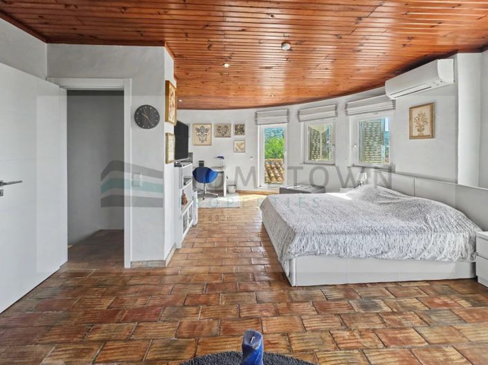 Image No.32-4 Bed House for sale