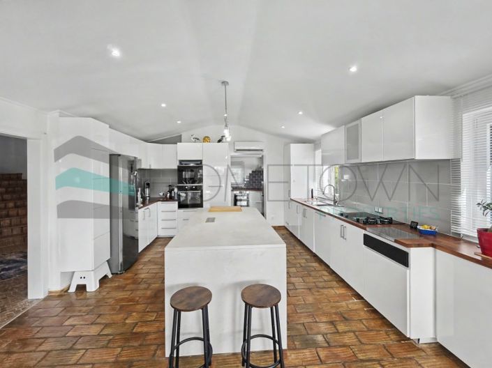 Image No.4-4 Bed House for sale