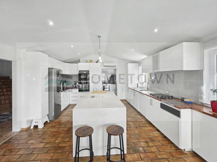 Image No.6-4 Bed House for sale