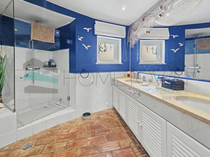 Image No.6-4 Bed House for sale