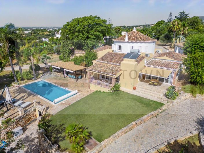 Image No.8-4 Bed House for sale