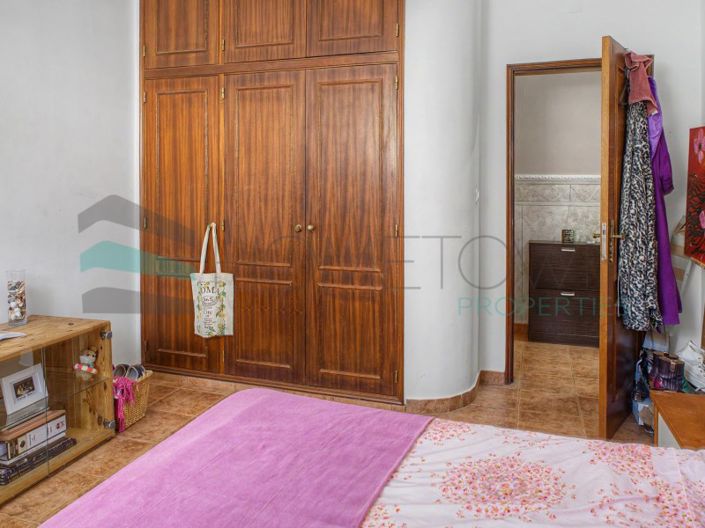 Image No.21-3 Bed House for sale