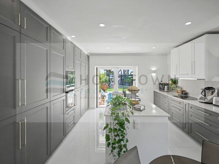 Image No.2-4 Bed House for sale