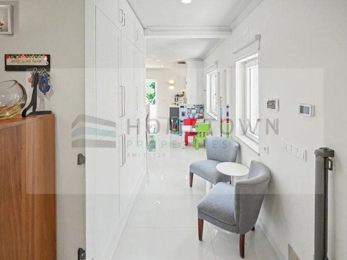 Image No.7-4 Bed House for sale