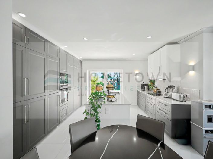 Image No.8-4 Bed House for sale