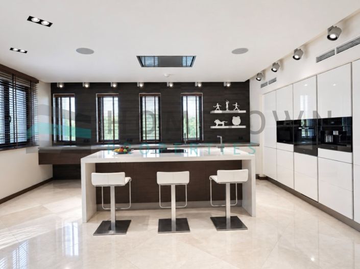 Image No.20-5 Bed House for sale