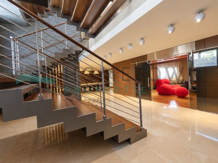 Image No.30-5 Bed House for sale