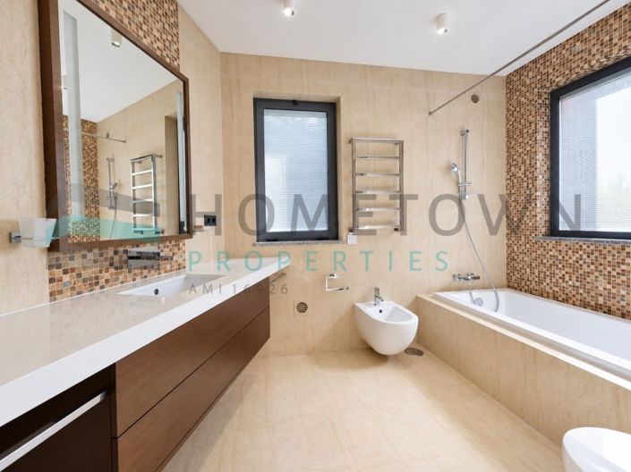 Image No.52-5 Bed House for sale