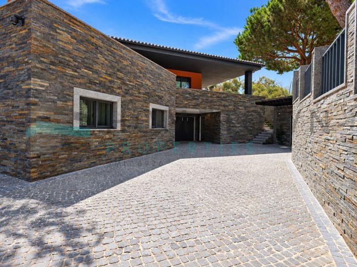Image No.60-5 Bed House for sale
