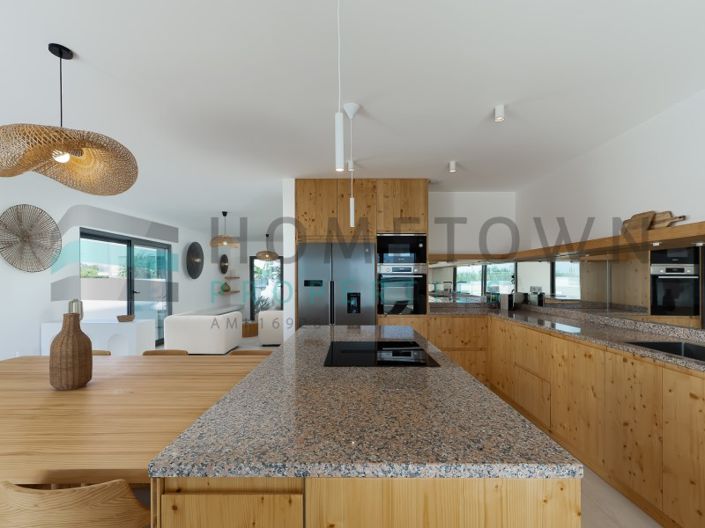 Image No.9-3 Bed House for sale