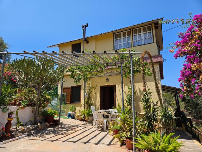 Image No.1-3 Bed Villa / Detached for sale