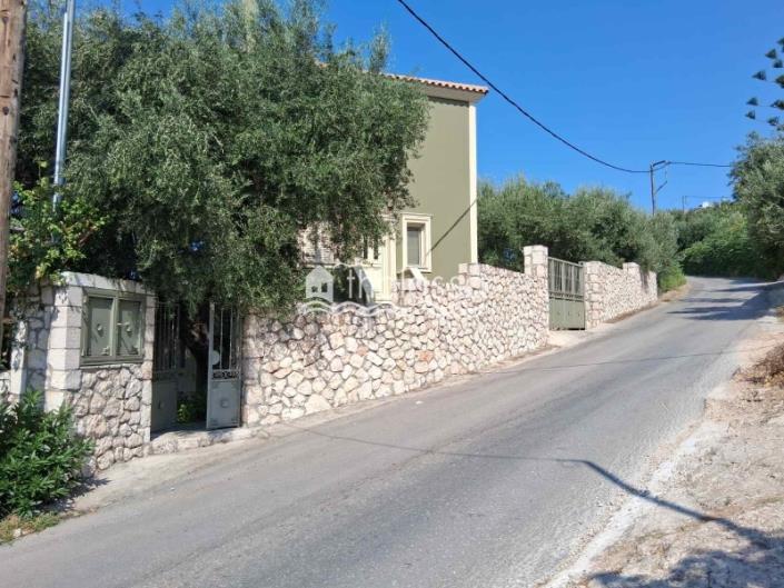 Image No.2-Maison / Villa de 5 chambres à vendre à Mousata