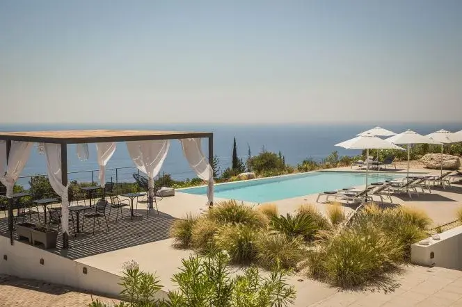 Image No.2-7 Bed Hotel for sale