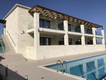 Un hôtel de 8 chambres à vendre à Almirida