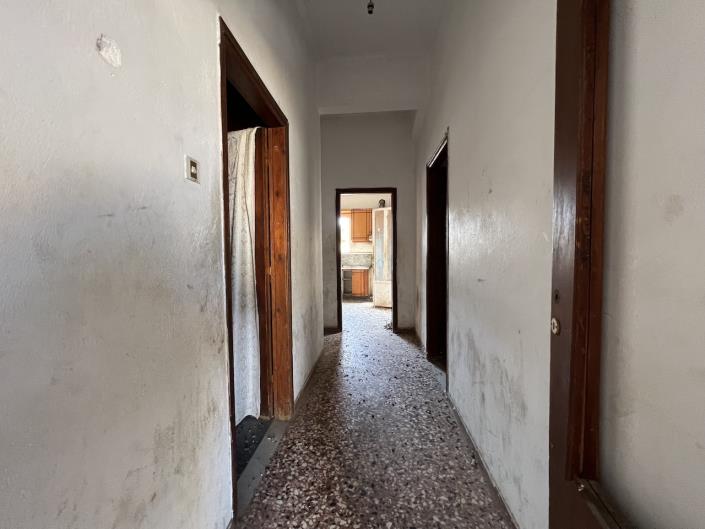 Image No.5-6 Bed House for sale