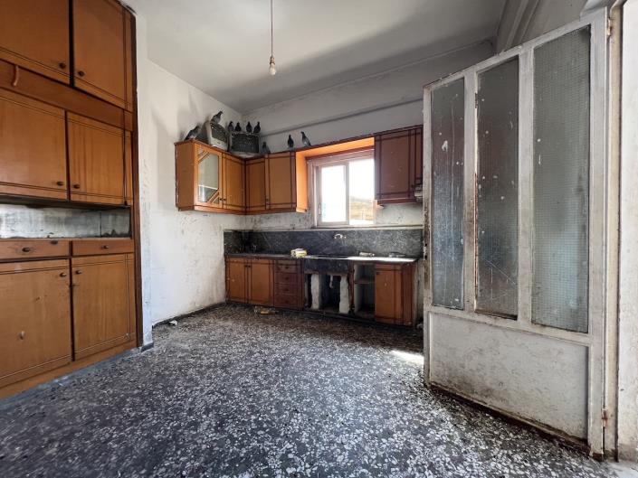 Image No.8-6 Bed House for sale